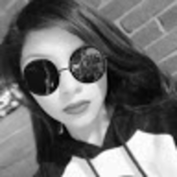 Meet your Posher, Yuna - Picture 1 of 1